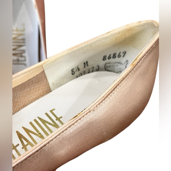 Jeanine Light Pink Satin Kitten Heels almond toe shoes -8.5 womens - Picture 4 of 8